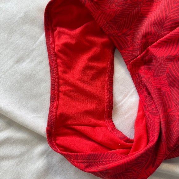 ROOTS Women's One-Piece Swimsuit 14 Allover Leaf Print Criss-Cross Straps Red - Picture 7 of 15